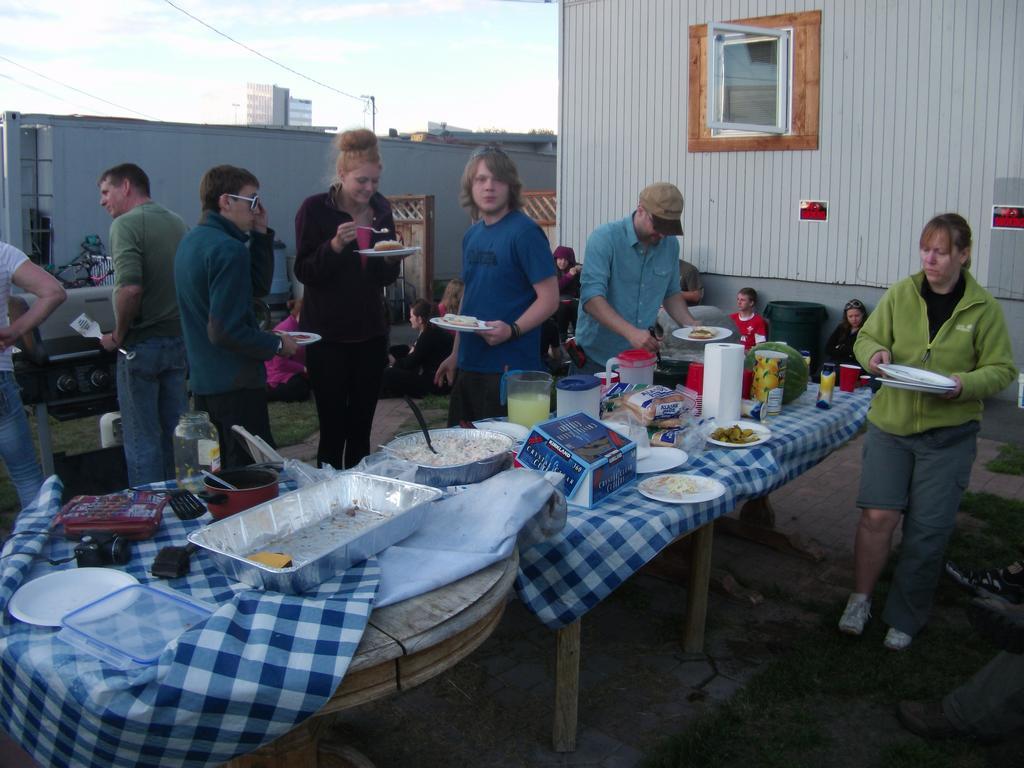 Bent Prop Inn And Hostel Of Alaska - Midtown Anchorage Exterior foto